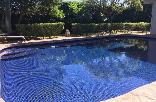 MINUTES TO KAILUA BEACH-FABULOUS POOL great indoor/outdoor living
