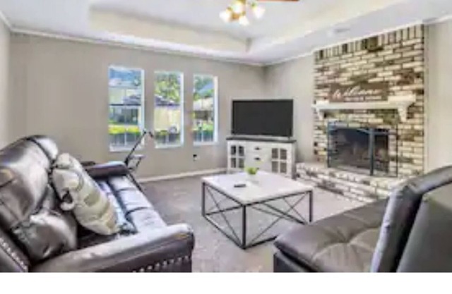 Minutes to Kayak/Canoe Rentals and Lakeside FUN. House has Gameroom + Patio