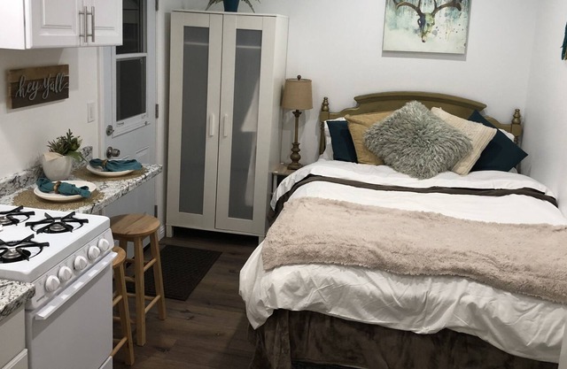 Minutes to Six Flags & Castaic Lake! Private 🚪🛁🛏🍽