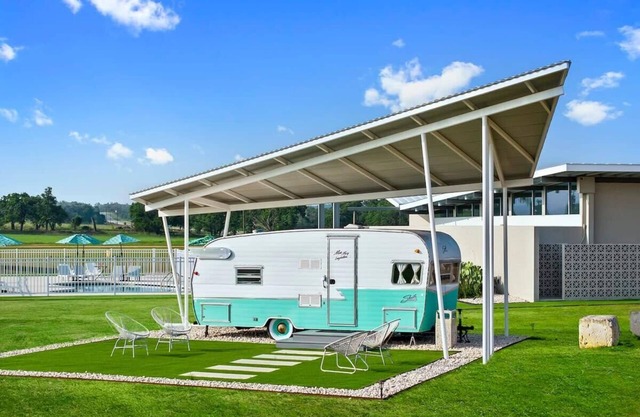 Miss Mary Longbottom - Glamping, Pool & Fireplace