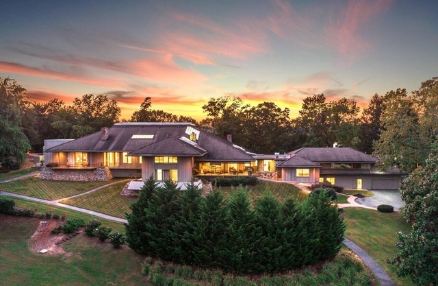 Missionary Ridge Retreat- game room, putting green, tennis, & more!