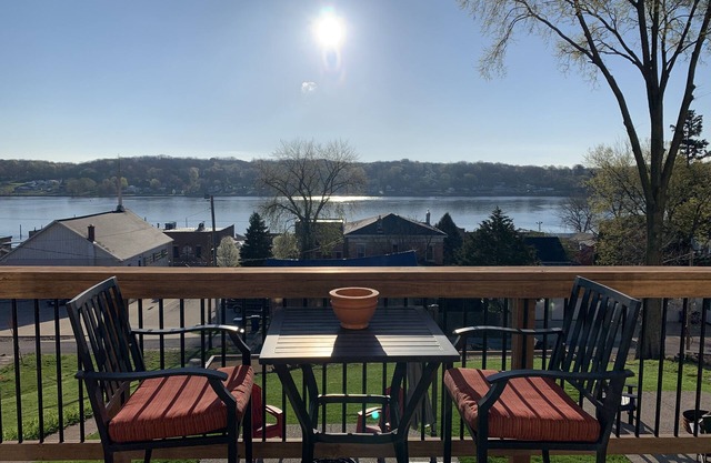 Mississippi River Views and Downtown LeClaire all in one!