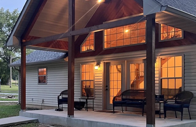 Misty Valley Hideaway on the scenic Courtois River