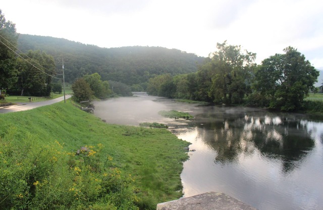 Misty Waters Getaway. Watauga River/Lake