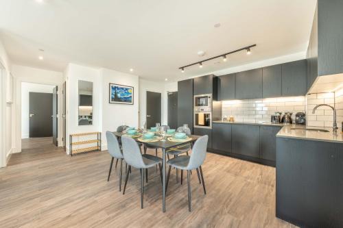 Mitre Picasso by Artsy