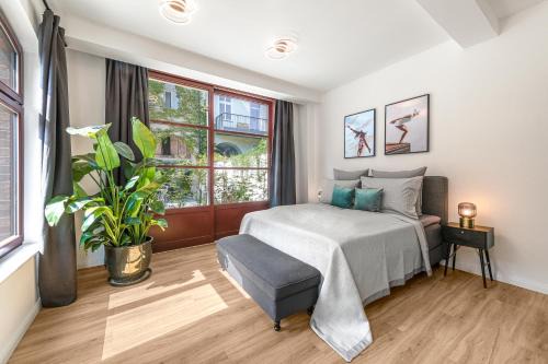 Mitte Loft group & family friendly, 150m2, 2BRs, 2Bathrooms, living & dinning room , 4 - 8 Guests