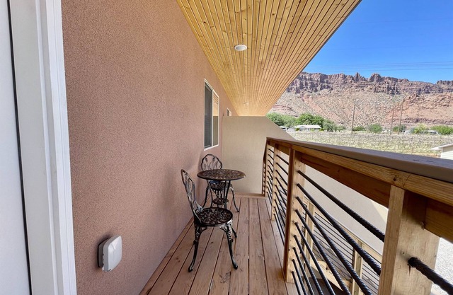 Moab Basecamp: Garage Extra Parking Dog-Friendly