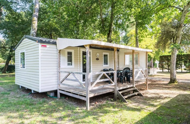 Mobile home ● Aufgehobene Terrasse