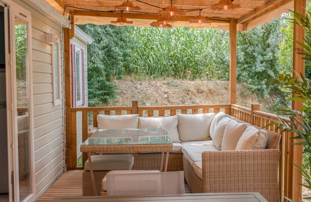 Mobile Home "Les Pieds Dans L'Eau" with Private Terrace, Private Garden & A/C