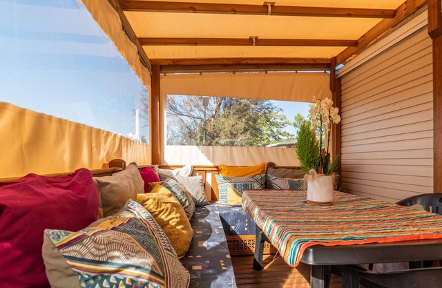 Mobile Home 'Camping Siblu Vue Sur Canigou' with Lake View, Shared Pool & Wi-Fi