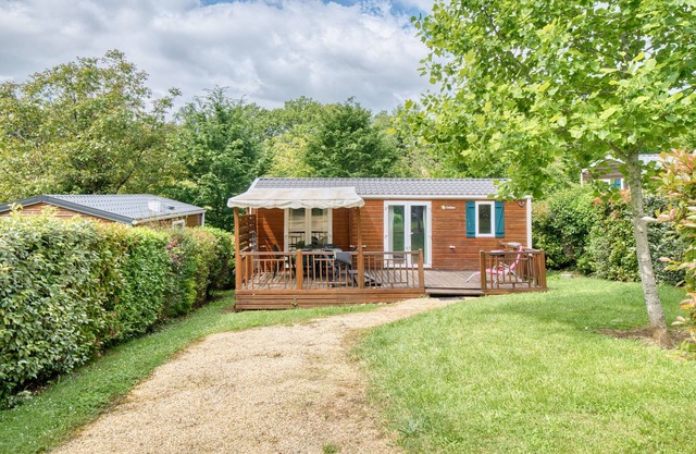 Mobile Home 'Le Perigord Vert' with Shared Pool, Private Terrace and Wi-Fi