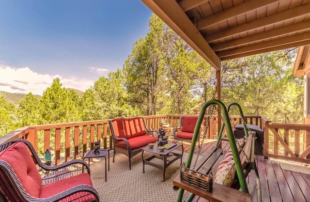 Mockingbird Cabin | Pet Friendly, Gas Fireplace