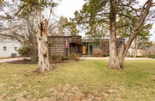 Mockingbird House-walk to The Mont and OU