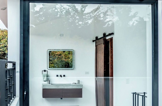 Modern house, 10 minutes from Antigua. Private area!