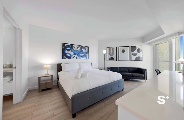 Modern 1-BD Arya Condo | Coconut Grove w/Pool & Parking