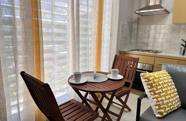 Modern 1-bedroom apt. in Saint George's, near city, stadium, beach; AC, WiFi