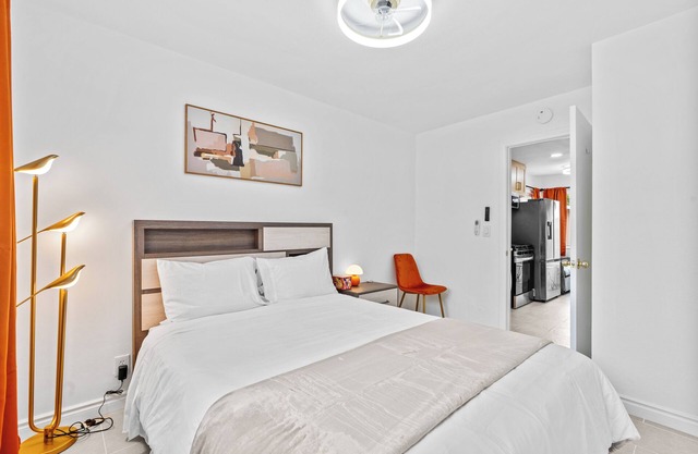 Modern 1B1B Apt Full Kitchen Parking Laundry