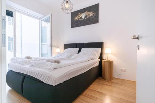 Modern 1BR &1LR Apartment in Viennas Downtown