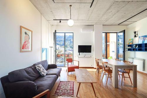 Modern 1BR apt w spacious balcony & a bathtub