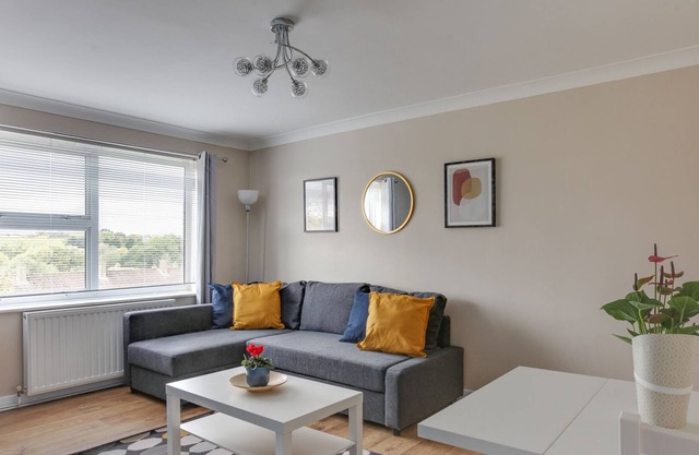 Modern 1BR Gem: Stylish Flat in Harlow
