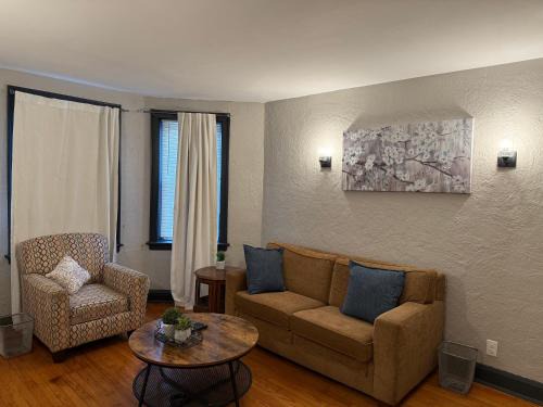 Modern 1BR Outdoor Space & Cozy Vibes