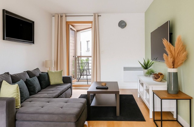 Modern 2-Bed apartment in CV1 Free Parking Walk to Everything!