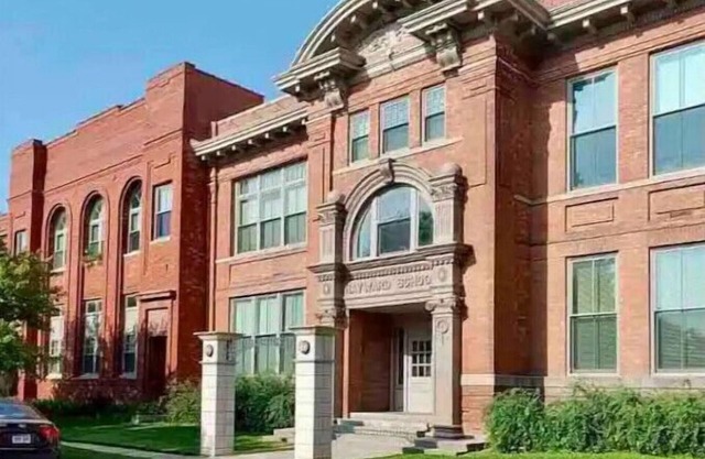Modern 2 Bed Condo Near Haymarket