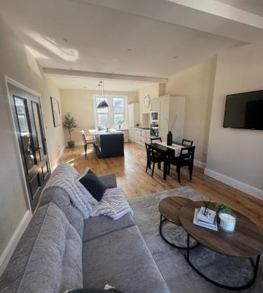 Modern 2 Bed 2 Bath Apartment in Prime Jesmond Location