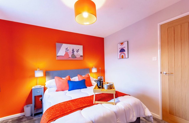 Modern 2-Bed Home w/Free Parking | Near Peak District