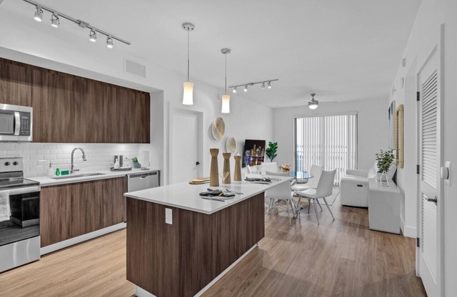 Modern 2 Bed in the Heart of Doral Free Parking