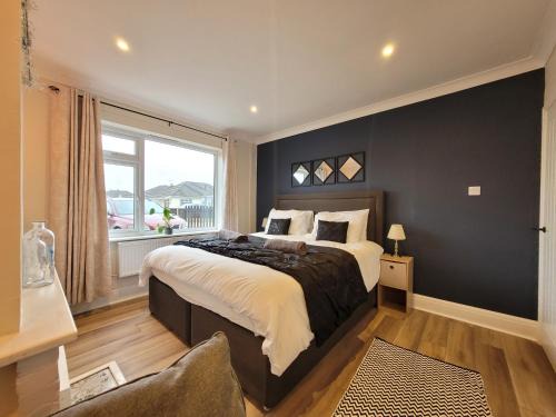 Modern 2 bed pet friendly Bungalow near countryside and a short drive to seafront- with large private garden by Catchpole Stays