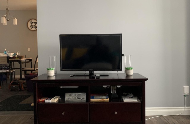 Modern 2-bedroom main floor space