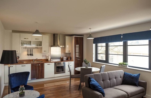 Modern 2 Bedroom Apartment in Central Farnborough