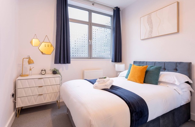 Modern 2- Bedroom Apartment Redhill Central, Surrey, Gatwick #5