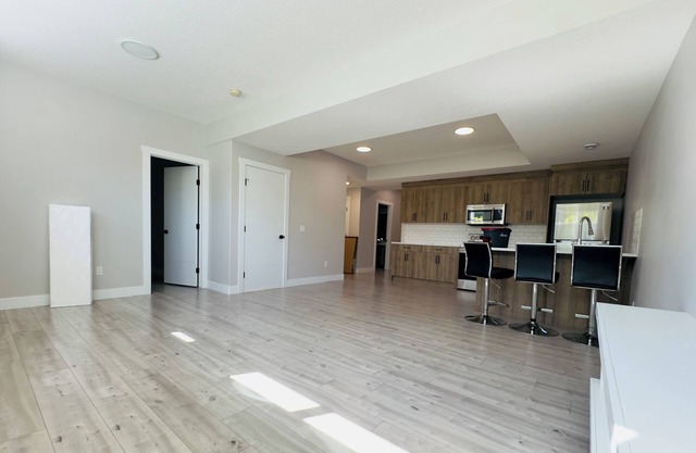 Modern 2-Bedroom Basement Suite for Rent in Prime Downtown Inglewood Location