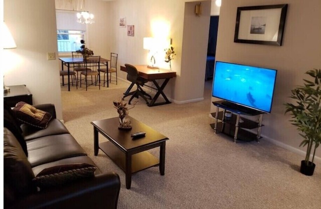 Modern 2 Bedroom Condo With Park Views