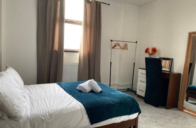 Modern 2 Bedroom Flat in Robert street, Swansea