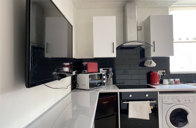Modern 2 Bedroom Flat in Robert st, Swansea