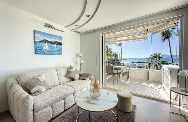 Modern 2-Bedroom Stunning Sea View on La Croisette