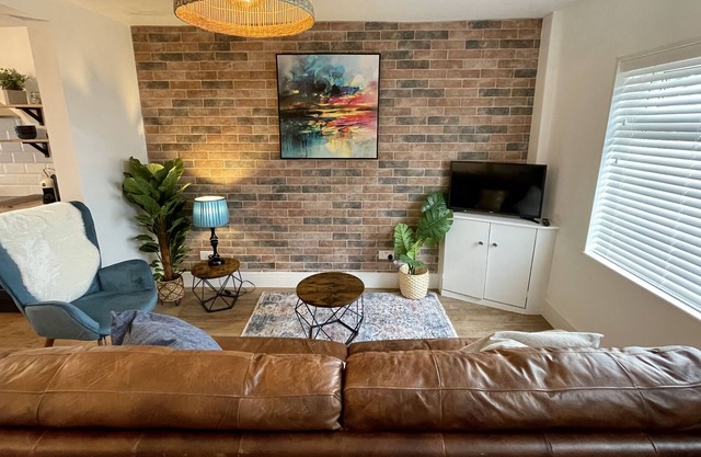 Modern 2-bedroom townhouse with dedicated office