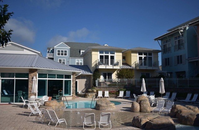 Modern 2 Bedrooms, 2.5 Baths in Beautiful IBIS section of Seapointe Village