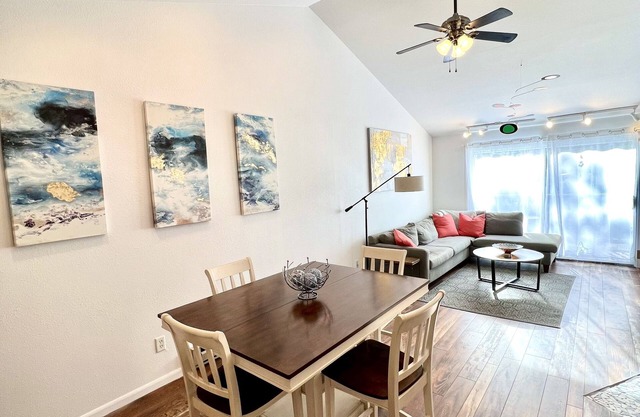 Modern 2 Bedrooms, 1 Bathroom Apartment