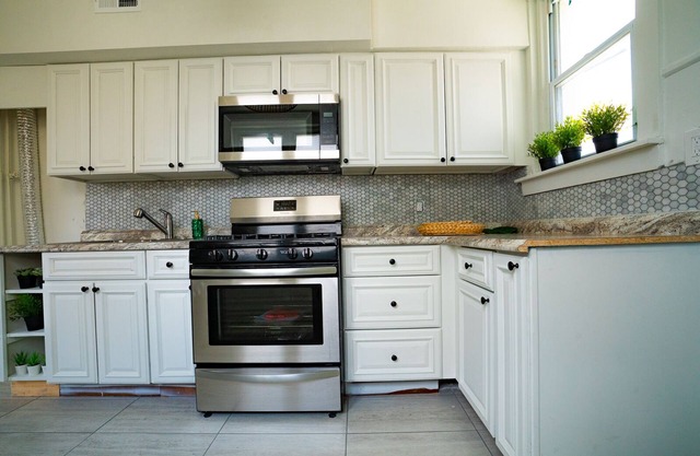 Modern 2BD/1BA Cottage, Steps from Beach+Caesars