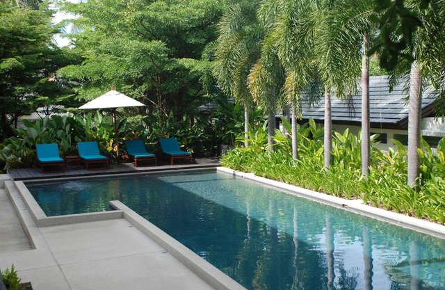 Modern 2BR+3BA Condo Near Beach Pools, Gym & Fast 1Gbps Internet