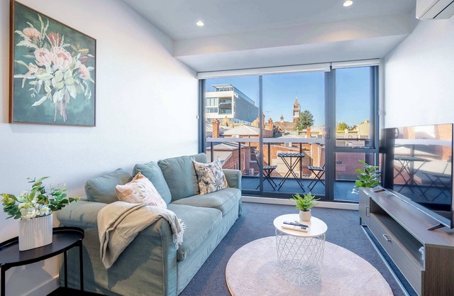 Modern 2BR Apartment with Smart TV and Views