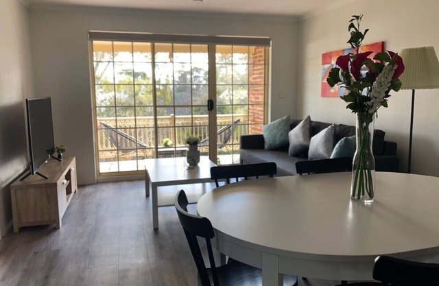 Modern 2BR Apartment/Parking in Griffith