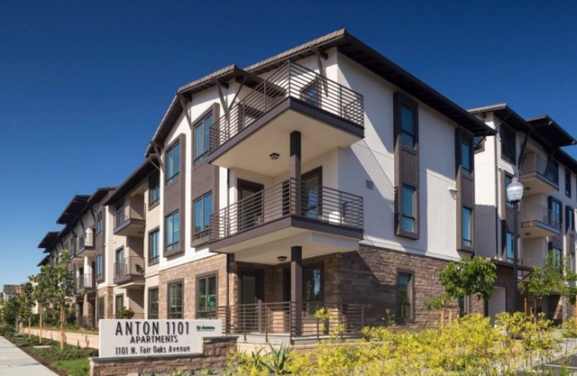 Modern 2BR at Anton 1101 – Pool, Fire Pit & Gym