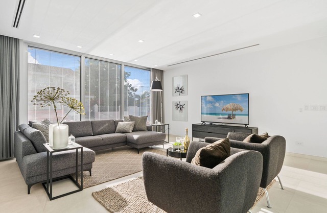 Modern 2BR Bubali Condo — Fully Equipped, Full AC, Minutes Away From Eagle Beach