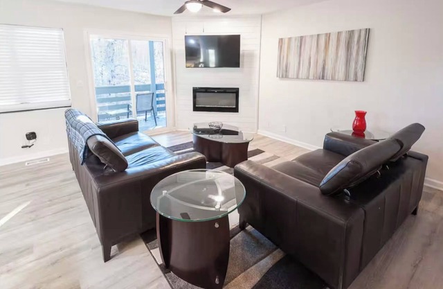 Modern 2BR Forest Condo Lakes + Clemson Nearby