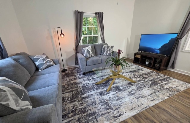 Modern 2BR Great for Work & Family - 6 Min from Downtown Greenville